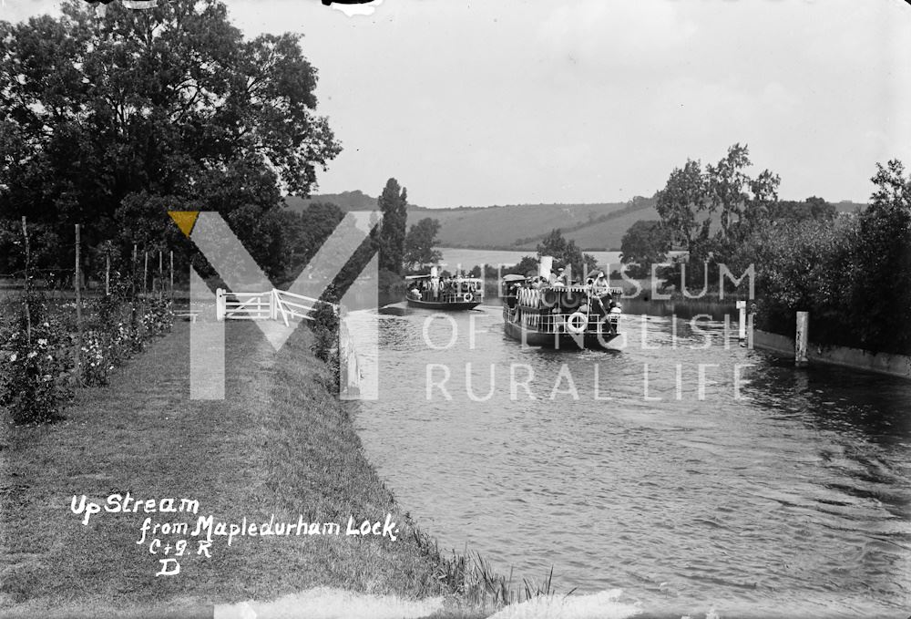 Upstream from Mapledurham Lock