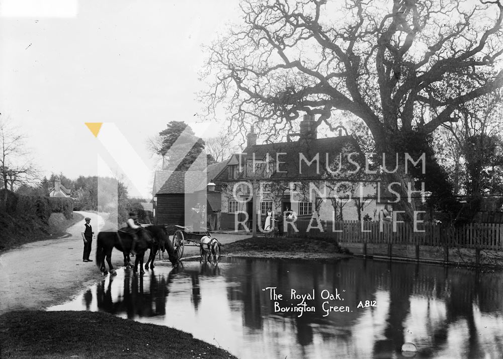 The Royal Oak public house at Bovingdon Green, Marlow