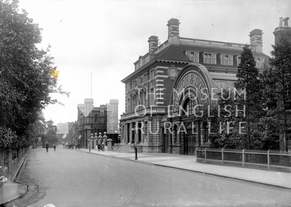 County Council offices and Suttons Seeds entrance, Reading