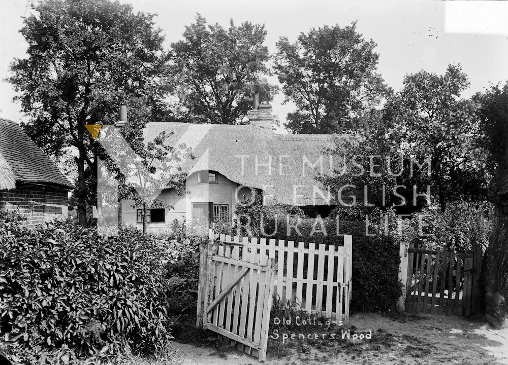 Old Cottages Spencer's Wood (3135)