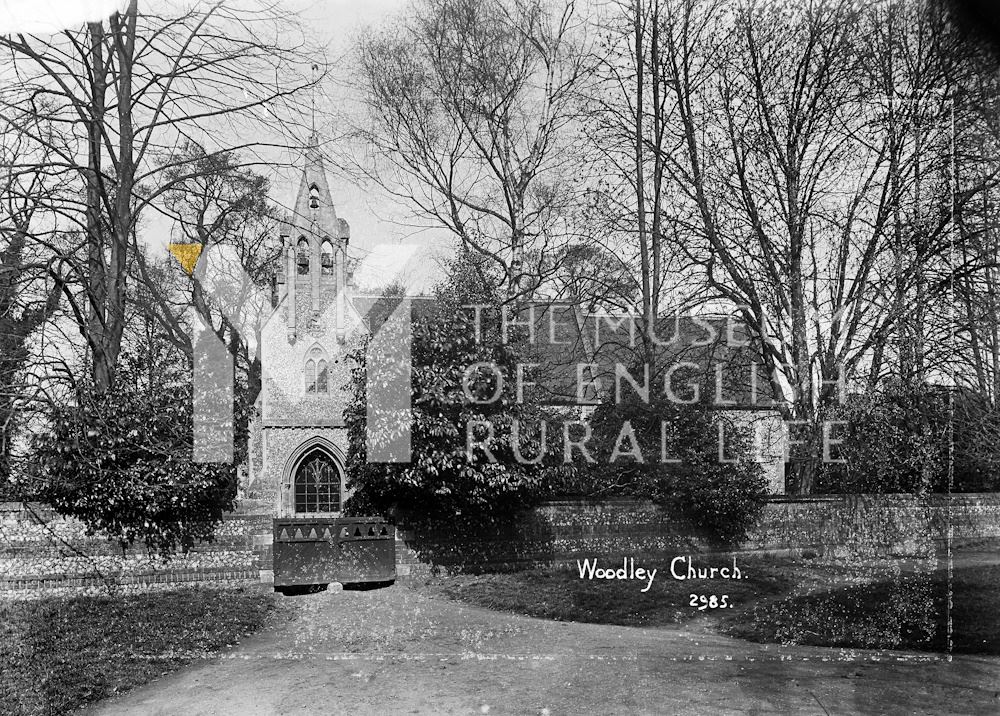 Exterior of Woodley church (2985)