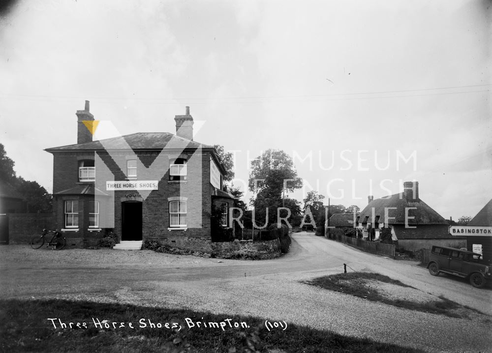 Exterior of Three Horse Shoes public house, Brimpton